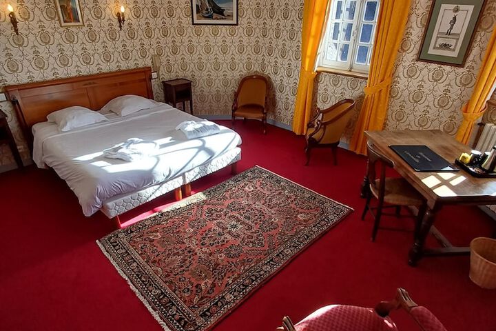 Room 5 of 105