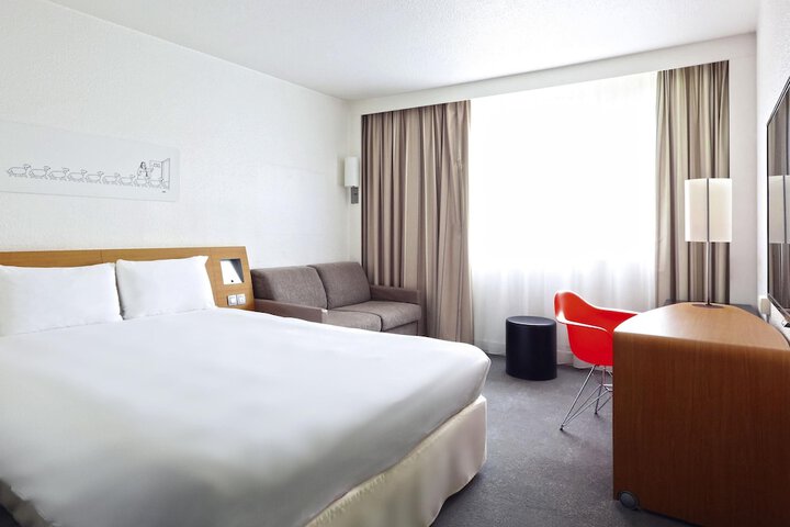 Room 2 of 33