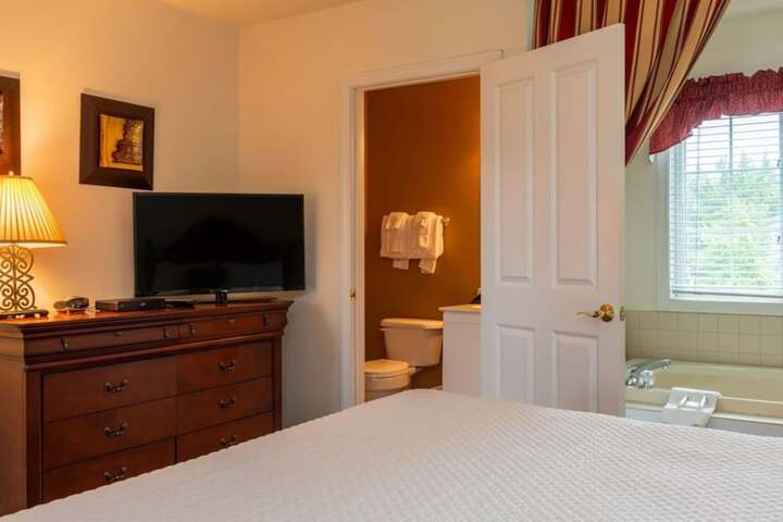 1 King Bed Resort View (38 of 40)