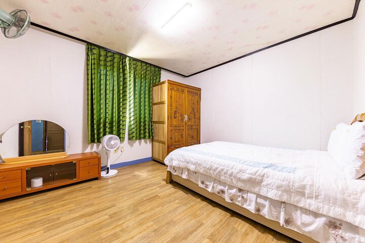 Room 51 of 60