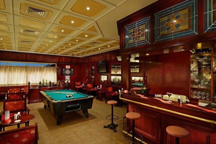 Lounge 50 of 75