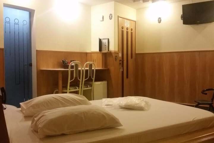 Room 18 of 28