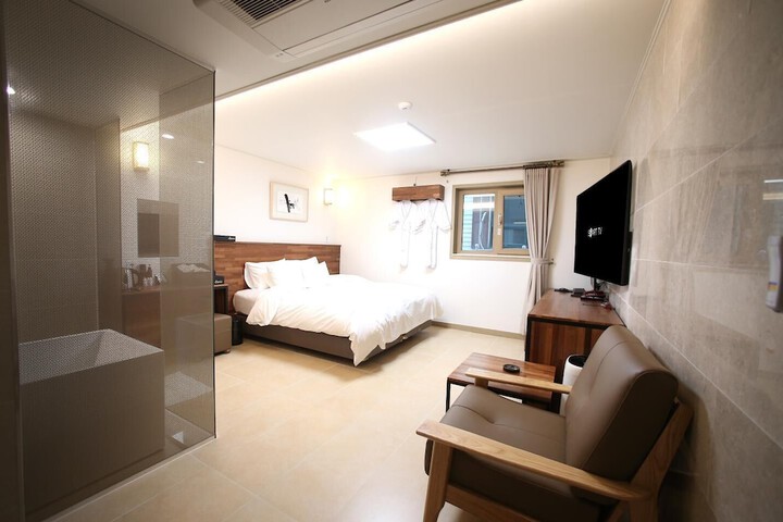 Room 18 of 31