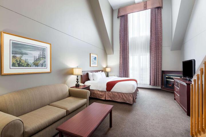 1 King with Sofa Bed (16 of 23)