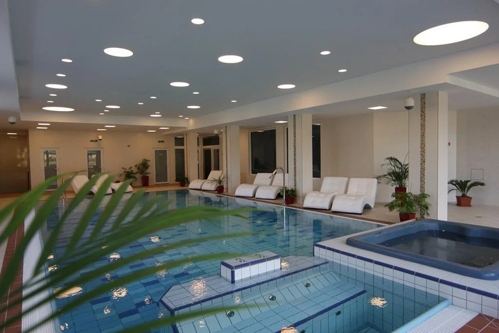 Pool 13 of 16