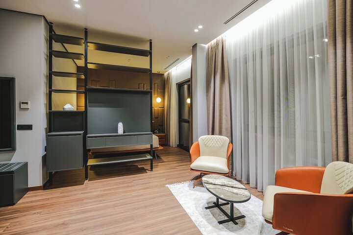 Room 27 of 48