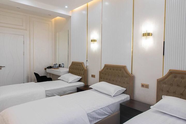 Room 5 of 18