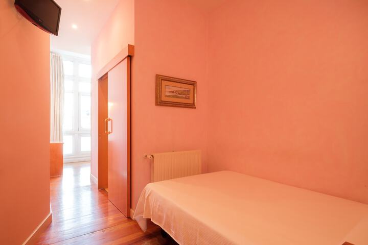 Room 17 of 27
