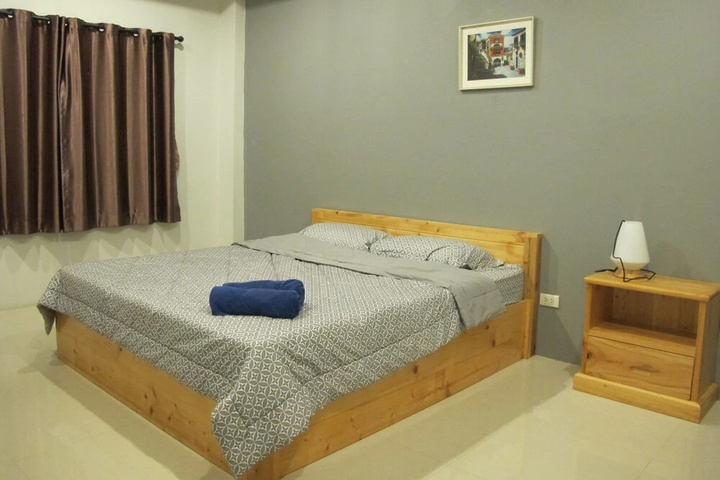 Room 6 of 15