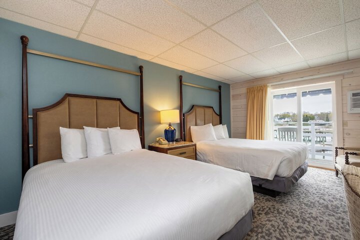 Room 34 of 134