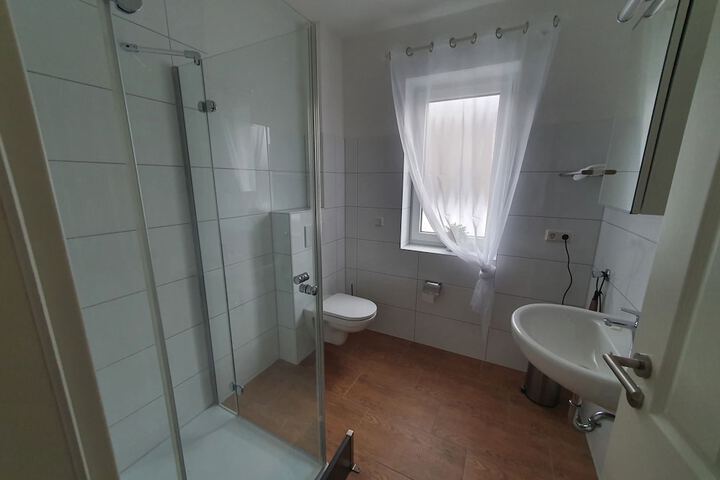 Room 13 of 16
