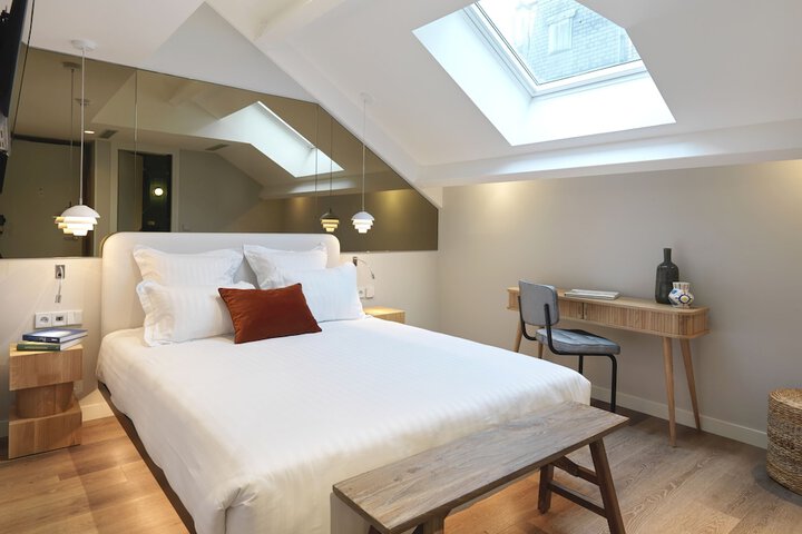 Room 15 of 28