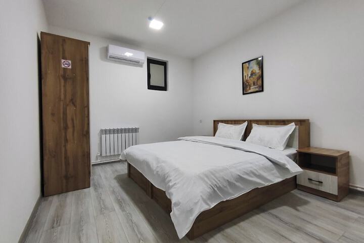 Room 10 of 23