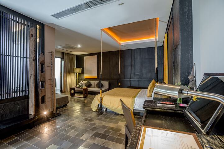 Room 4 of 84