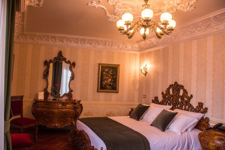 Room 7 of 82