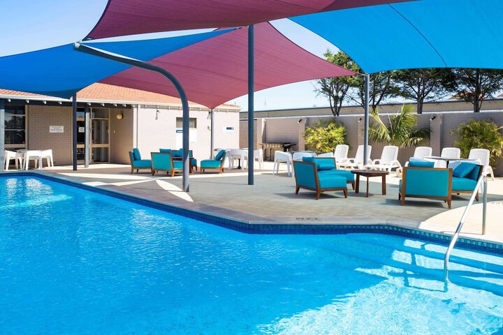 Pool 16 of 35