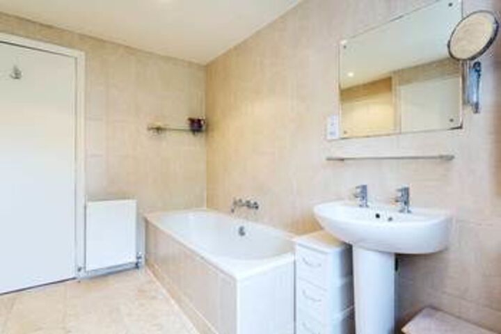 Room 3 of 28