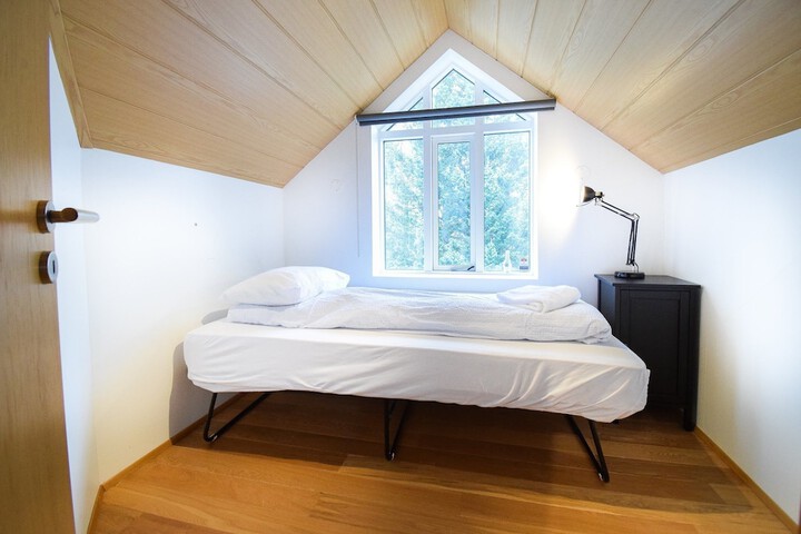 Room 3 of 34