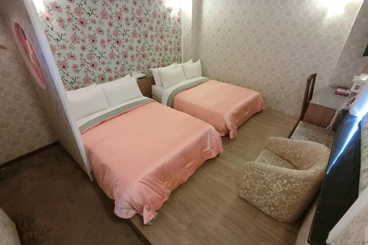 Room 13 of 22