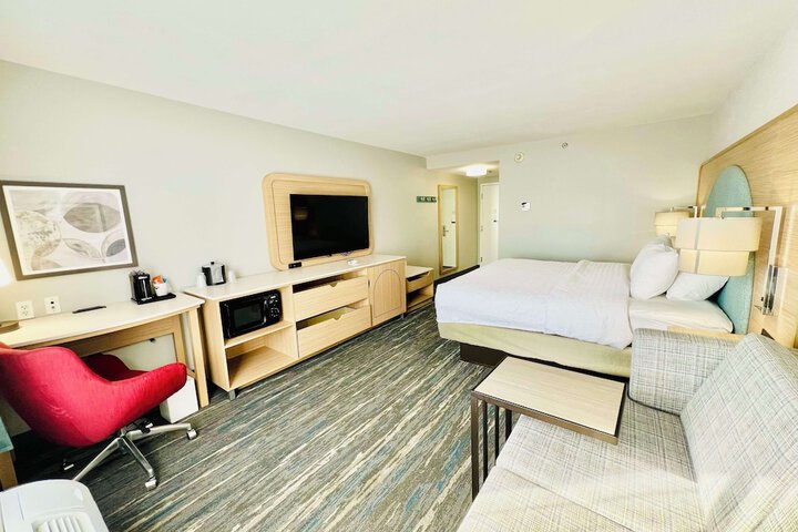 1 King Bed (4 of 13)