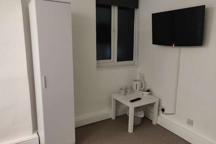 Room 13 of 32