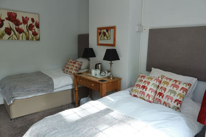 Room 10 of 28