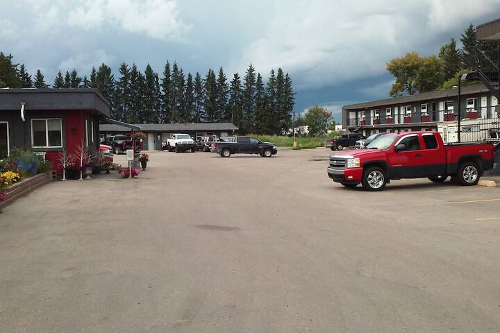 Property Grounds 34 of 37
