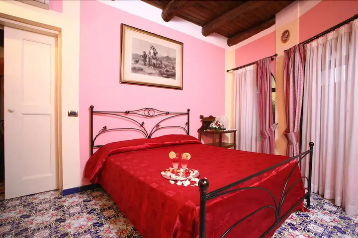 Room 5 of 18