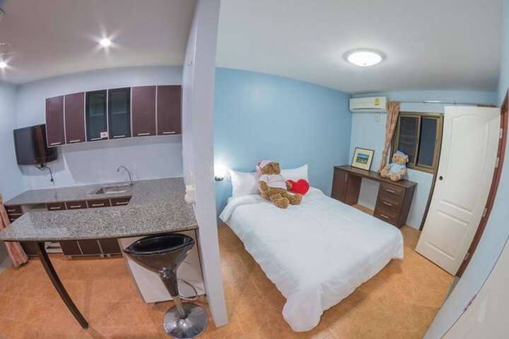 Room 7 of 16