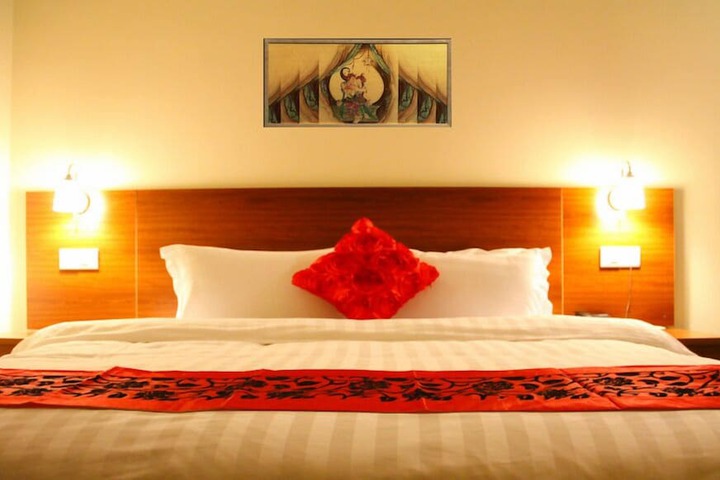 Room 10 of 32