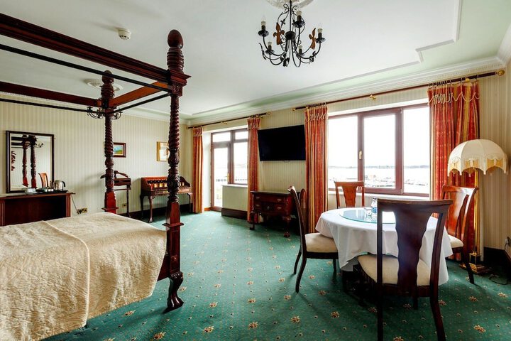 Room 8 of 36