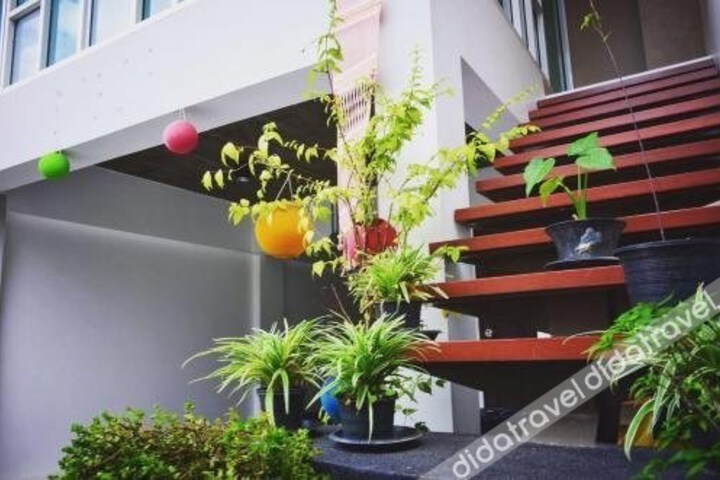 Sky Heights Nimman Guest House