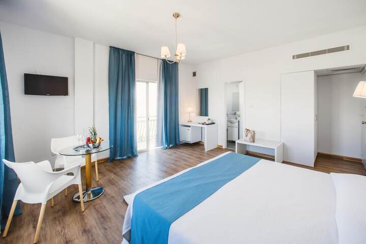 Room 15 of 37