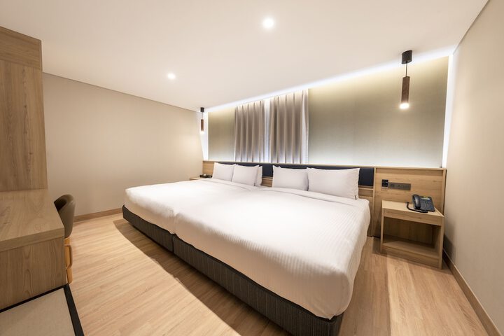 Room 13 of 144