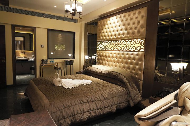 Room 5 of 33