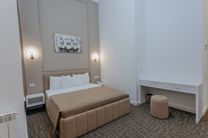 Room 8 of 37