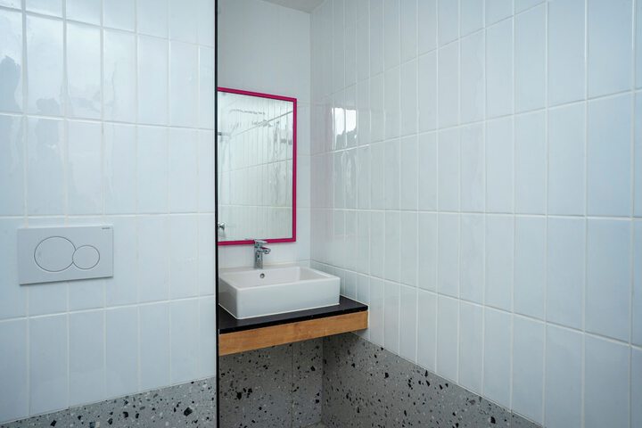 Room 4 of 65
