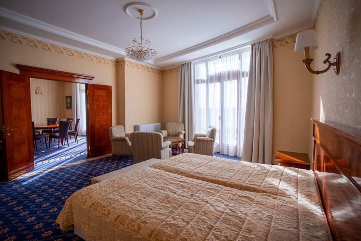 Room 40 of 143