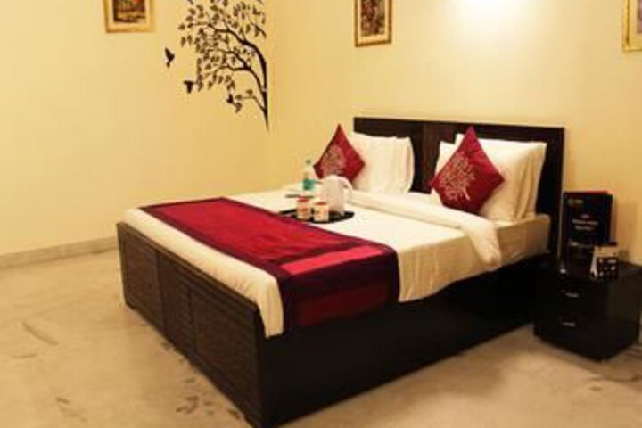 Room 8 of 19