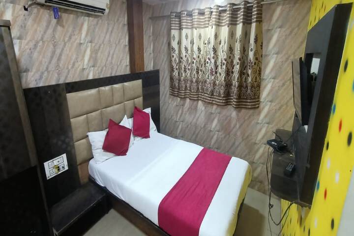 Room 11 of 25