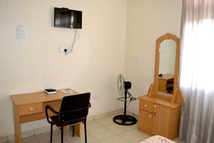Room 15 of 48