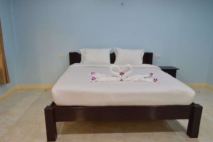 Room 2 of 32