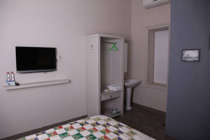 Room 6 of 37