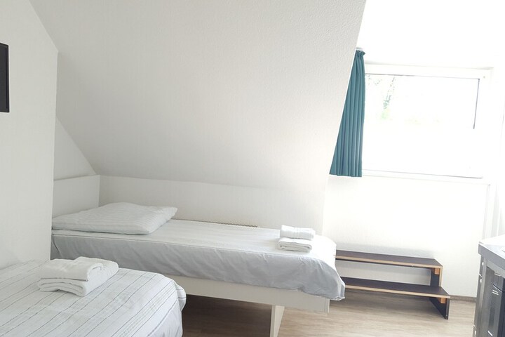 Room 3 of 156