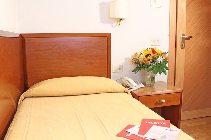 Room 8 of 42