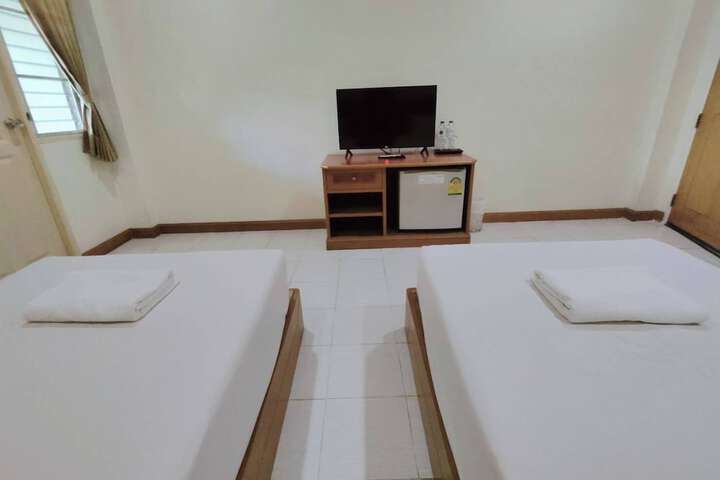 Room 8 of 27