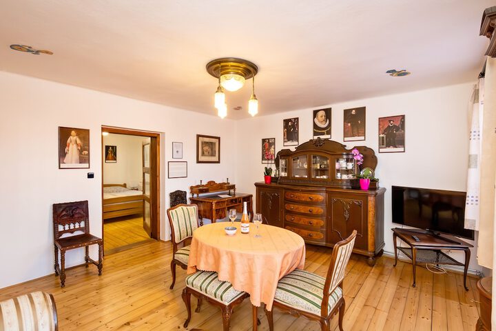 Room 7 of 38