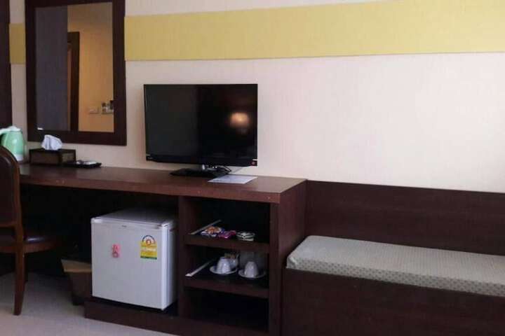 Room 25 of 38