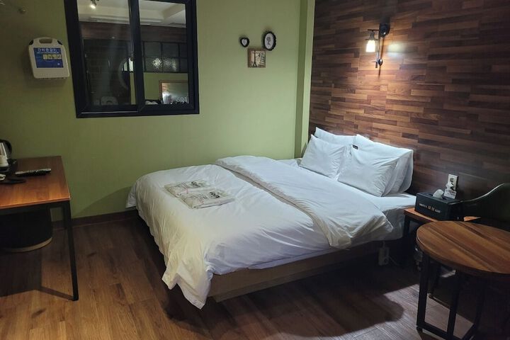 Room 25 of 93