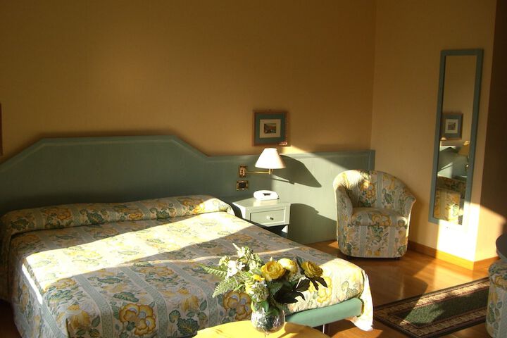 Room 4 of 20